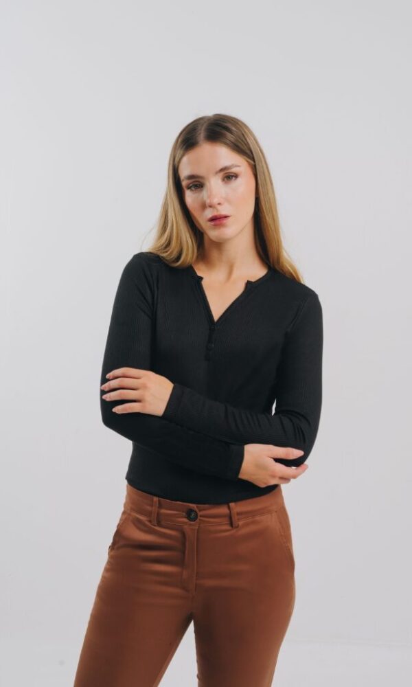 Alternative view of Remera Emily