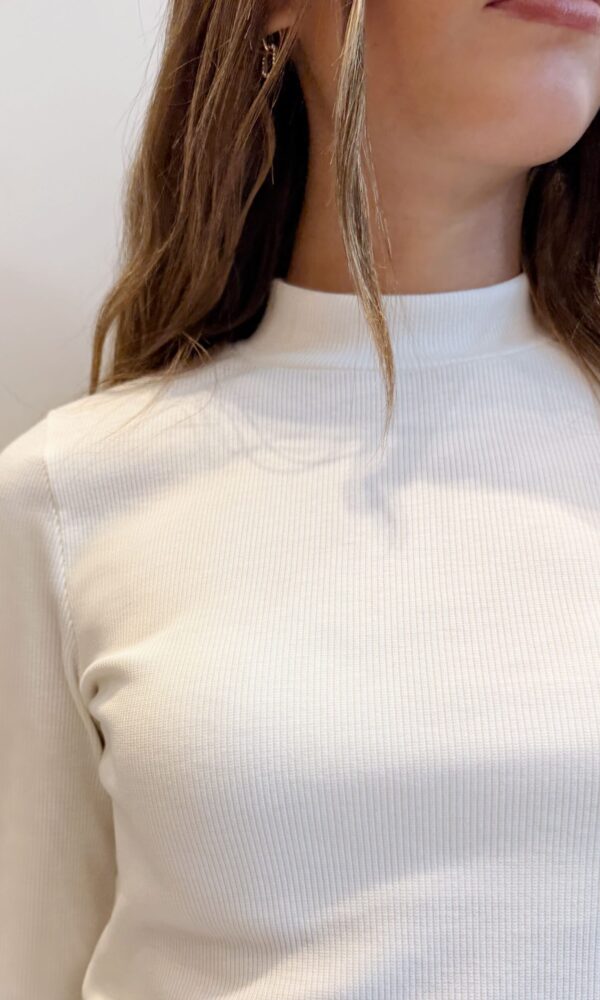 Alternative view of Remera Katty