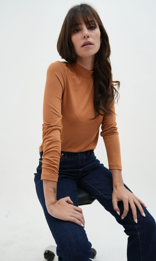 Alternative view of Remera Tania