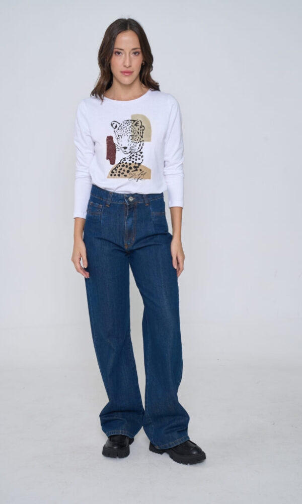 Alternative view of Remera Tiger