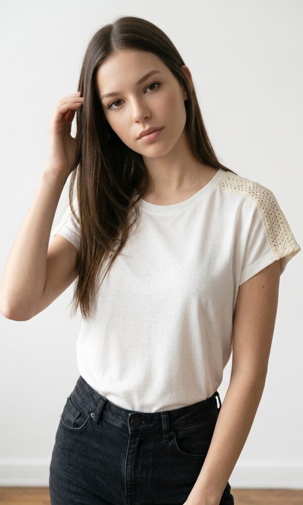 Alternative view of Remera Rania
